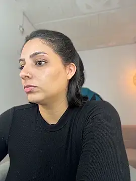 YummyAnna  online show from April 27, 2026, 8:40 pm