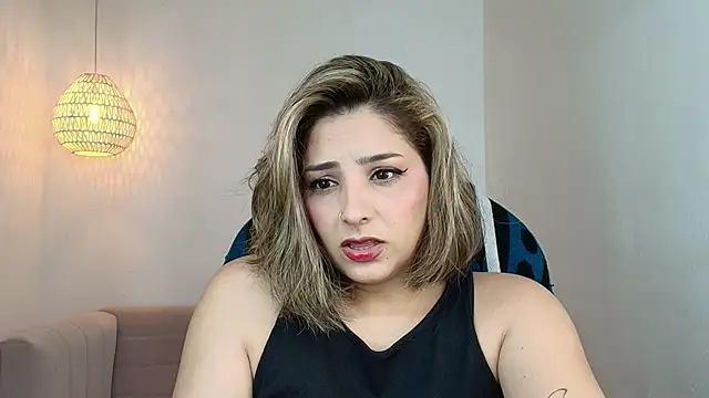 Snapshot of YummyAnna_ chatting on June 17, 2026, 7:24 pm YummyAnna online show from June 17, 2026, 7:24 pm