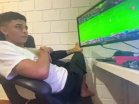 Max TheHorseDick online show from January 7, 2026, 5:01 am