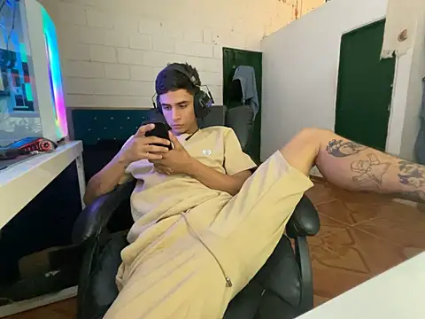 Max TheHorseDick online show from March 12, 2026, 7:07 pm