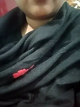 Sweet-Berry online show from December 15, 2025, 5:41 pm