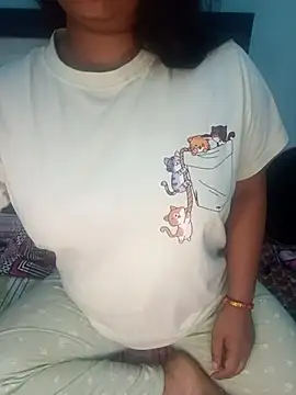 Sweet-Berry online show from November 13, 2025, 5:06 pm