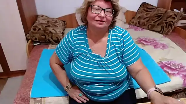 SweetMommaX online show from September 15, 2025, 10:15 am