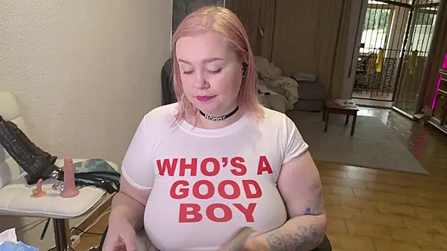 Snapshot of MargotGrey chatting on February 2, 2026, 8:46 am MargotGrey online show from February 2, 2026, 8:46 am