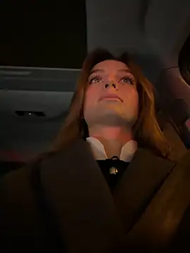 -AngelAri- online show from December 17, 2025, 8:03 pm