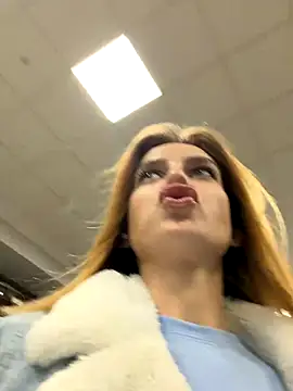 -AngelAri- online show from October 28, 2025, 9:03 pm