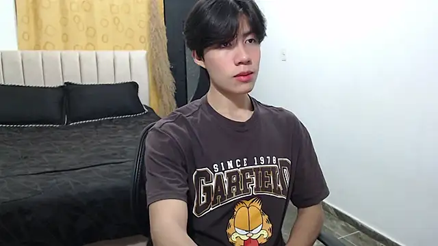 Snapshot of Elio-cam chatting on December 25, 2024, 8:18 am Elio-cam online show from December 25, 2024, 8:18 am