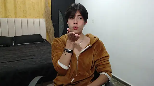 Snapshot of Elio-cam chatting on December 23, 2024, 8:44 am Elio-cam online show from December 23, 2024, 8:44 am