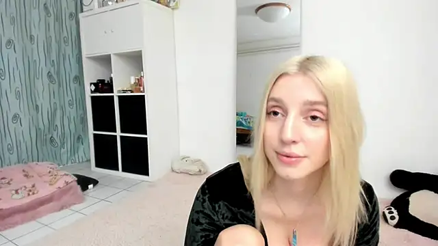 Snapshot of KenzieDawton chatting on May 20, 2026, 4:26 pm KenzieDawton online show from May 20, 2026, 4:26 pm