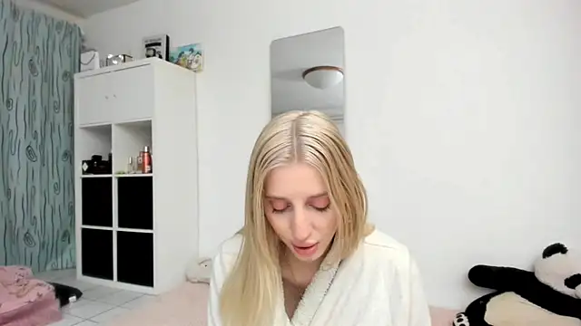 Snapshot of KenzieDawton chatting on May 16, 2026, 4:28 pm KenzieDawton online show from May 16, 2026, 4:28 pm