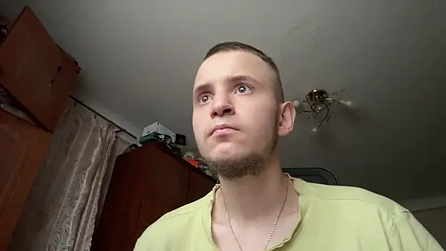 Snapshot of sweaticeboy chatting on July 15, 2026, 1:40 pm sweaticeboy online show from July 15, 2026, 1:40 pm