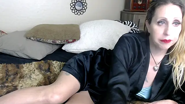 Snapshot of Lourdesnoir@xh chatting on February 24, 2026, 9:43 am Lourdesnoirxh online show from February 24, 2026, 9:43 am