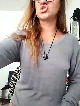 Snapshot of Scarlettishere chatting on July 8, 2026, 12:39 pm Scarlettishere online show from July 8, 2026, 12:39 pm