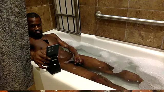 Maculine Stayr online show from November 25, 2025, 1:22 pm