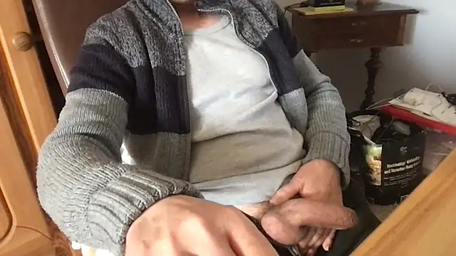 Snapshot of owlbimaik@xh chatting on February 9, 2026, 12:03 pm owlbimaikxh online show from February 9, 2026, 12:03 pm