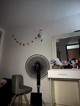 kiaraglam2 online show from October 27, 2025, 1:23 pm