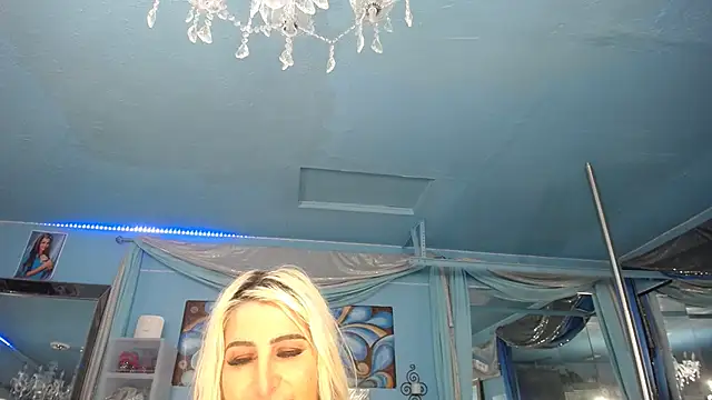 ADRIANNA FOX online show from April 1, 2026, 4:47 am