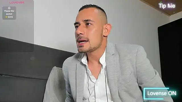 jhonyalzate2 online show from May 21, 2026, 1:58 am