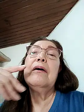 Snapshot of Vicky_Rosse chatting on May 4, 2026, 8:33 pm Vicky Rosse online show from May 4, 2026, 8:33 pm