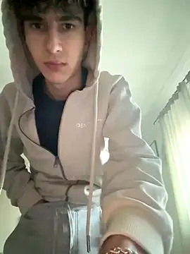 Snapshot of Andrei_992 chatting on December 16, 2025, 1:37 pm Andrei 992 online show from December 16, 2025, 1:37 pm