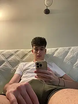 Snapshot of Andrei_992 chatting on November 20, 2025, 6:14 am Andrei 992 online show from November 20, 2025, 6:14 am