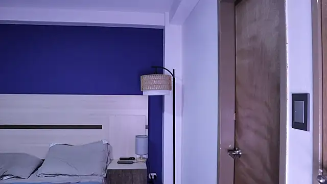 Snapshot of funcouple1985 chatting on October 31, 2025, 9:11 pm funcouple1985 online show from October 31, 2025, 9:11 pm