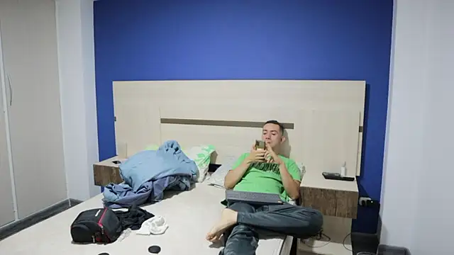 Snapshot of funcouple1985 chatting on December 4, 2024, 11:30 pm funcouple1985 online show from December 4, 2024, 11:30 pm