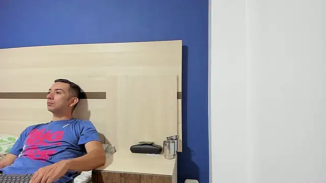 Snapshot of funcouple1985 chatting on December 12, 2024, 12:48 am funcouple1985 online show from December 12, 2024, 12:48 am