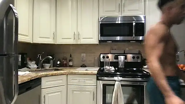 Snapshot of BigGuyMuscle chatting on November 20, 2025, 9:15 pm BigGuyMuscle online show from November 20, 2025, 9:15 pm