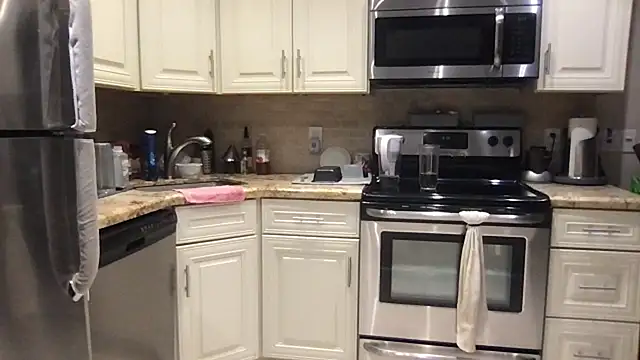 Snapshot of BigGuyMuscle chatting on December 19, 2025, 10:12 pm BigGuyMuscle online show from December 19, 2025, 10:12 pm