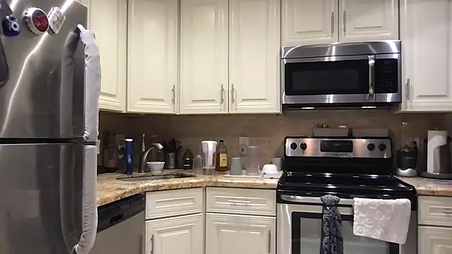 Snapshot of BigGuyMuscle chatting on February 4, 2026, 1:33 am BigGuyMuscle online show from February 4, 2026, 1:33 am