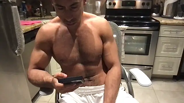 Snapshot of BigGuyMuscle chatting on February 18, 2026, 7:06 am BigGuyMuscle online show from February 18, 2026, 7:06 am