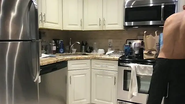 Snapshot of BigGuyMuscle chatting on November 30, 2025, 12:33 am BigGuyMuscle online show from November 30, 2025, 12:33 am