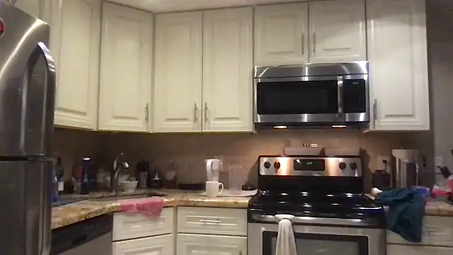 Snapshot of BigGuyMuscle chatting on December 17, 2025, 10:09 am BigGuyMuscle online show from December 17, 2025, 10:09 am