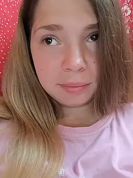 Snapshot of Zuli_Kiska chatting on July 3, 2026, 6:31 am Zuli Kiska online show from July 3, 2026, 6:31 am