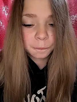 Zuli Kiska online show from December 14, 2025, 8:25 pm