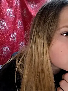 Zuli Kiska online show from November 9, 2025, 8:46 pm