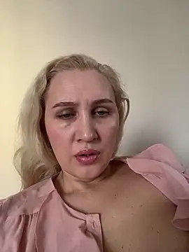 Snapshot of YourBlondee chatting on February 13, 2026, 2:55 am YourBlondee online show from February 13, 2026, 2:55 am