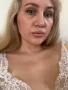 YourBlondee online show from March 20, 2025, 3:02 am