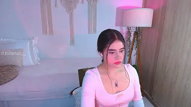 iriswest  online show from November 17, 2025, 11:31 pm