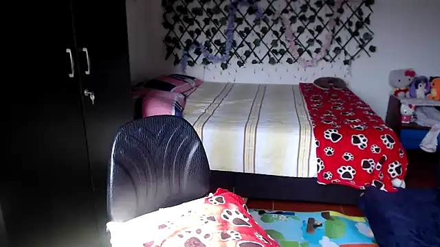 kittykalor09 online show from March 6, 2026, 8:04 pm