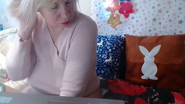 Snapshot of QueenLana chatting on February 16, 2026, 7:51 am QueenLana online show from February 16, 2026, 7:51 am