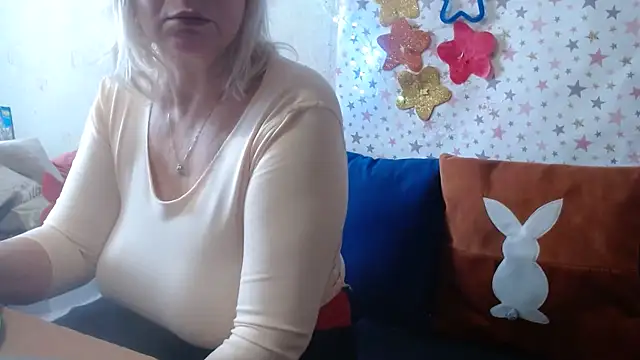 Snapshot of QueenLana chatting on March 2, 2026, 11:17 am QueenLana online show from March 2, 2026, 11:17 am