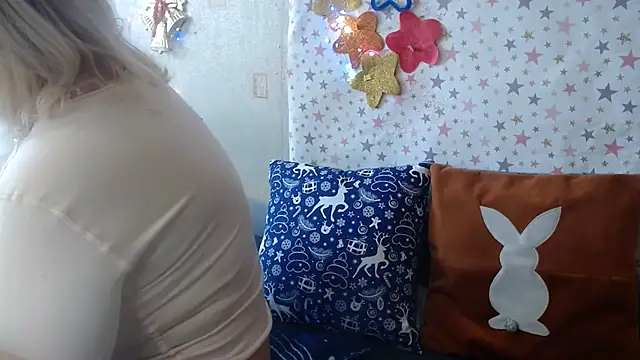 Snapshot of QueenLana chatting on February 4, 2026, 9:15 am QueenLana online show from February 4, 2026, 9:15 am