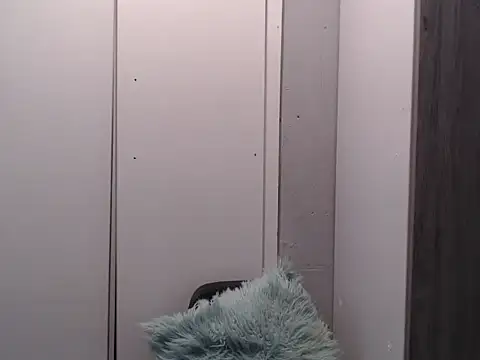 THREEHOLESPLEASURE99 online show from February 6, 2026, 6:37 pm