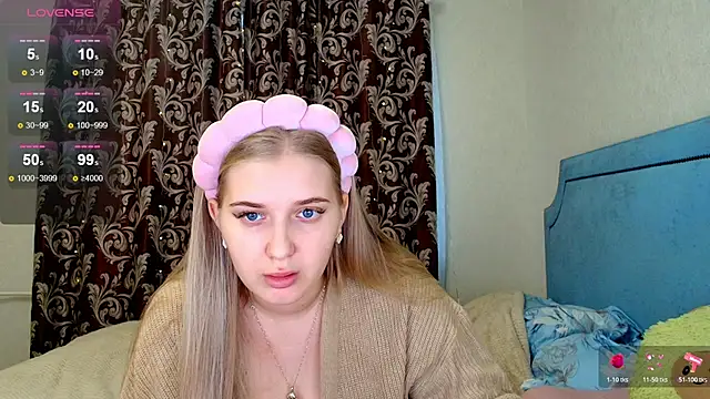 Snapshot of Adr1ana_ chatting on December 3, 2025, 8:47 am Adr1ana online show from December 3, 2025, 8:47 am