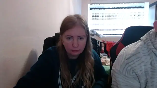 PeterAndJen online show from October 31, 2025, 7:27 am