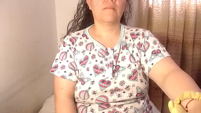 agathamiller01 online show from April 16, 2026, 4:52 pm