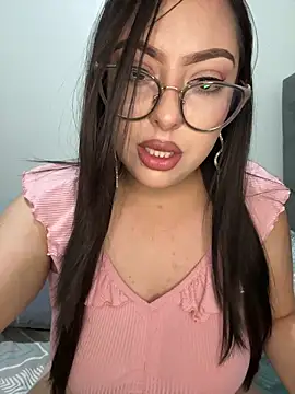 MileyGia online show from April 5, 2026, 2:51 am