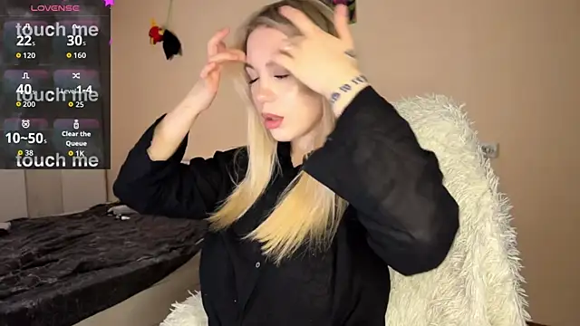 ariashaa online show from October 25, 2025, 2:17 pm